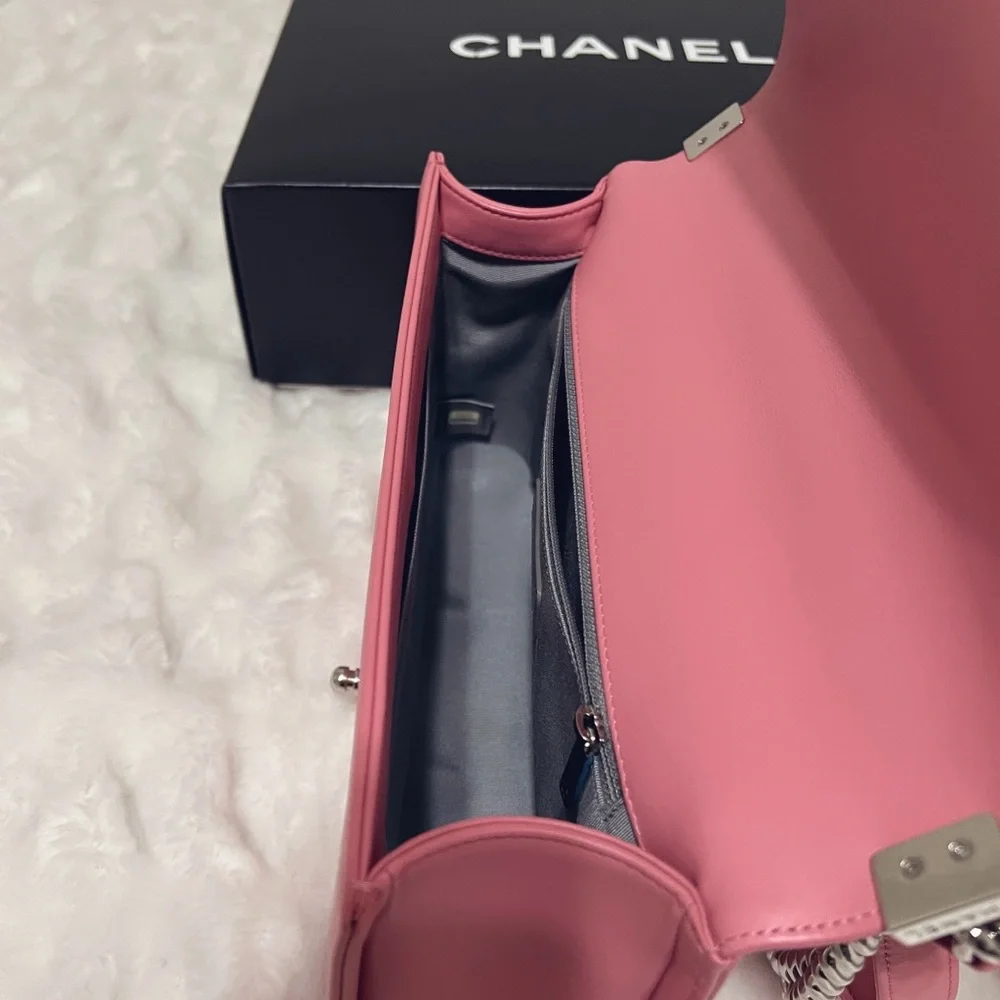 CHANEL PINK CALFSKIN NEW MEDIUM CHEVRON BOY BAG - Picture 10 of 10